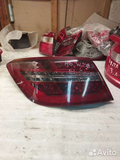 Фонарь левый наруж Mercedes E207 bs7113405c