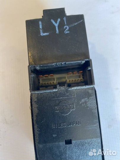 Блок управления стеклоподъемниками Nissan Maxima