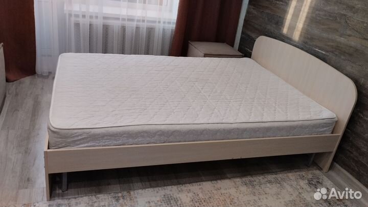 Кровать двухспальная с матрасом бу 140/ 200