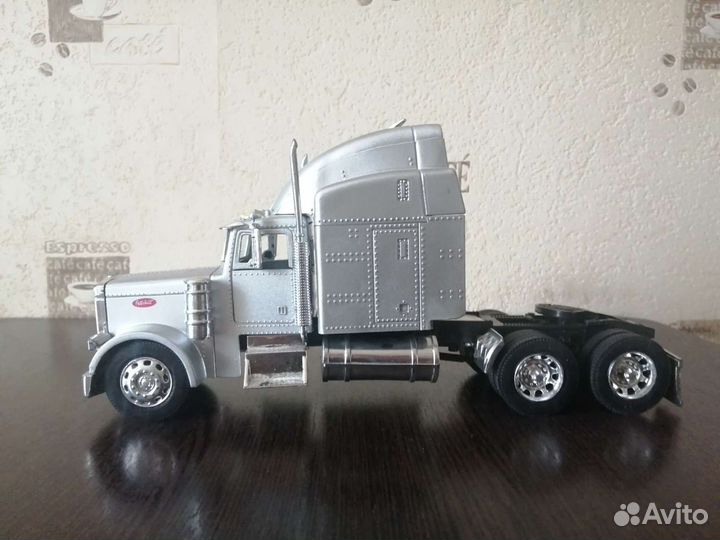Peterbilt 1:32