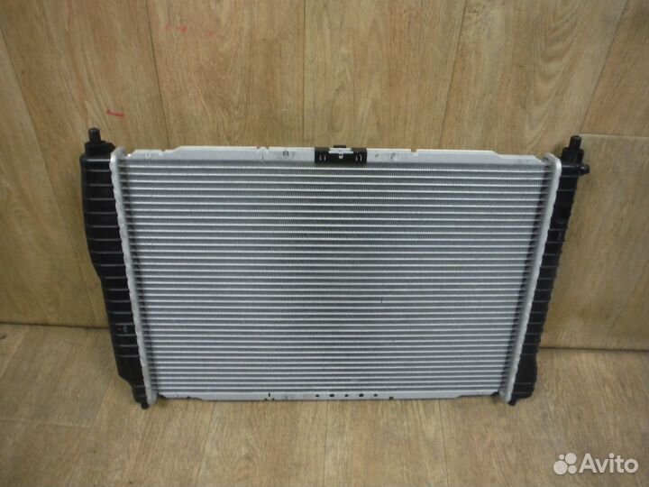 Радиатор охлаждения Chevrolet Aveo T200 Aveo T250
