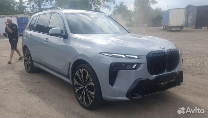 BMW X7 3.0 AT, 2024, 9 000 км