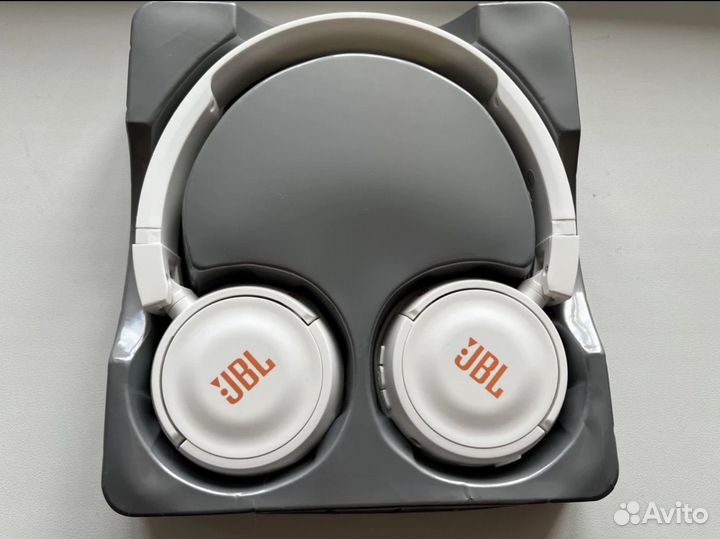 Беспроводные наушники jbl