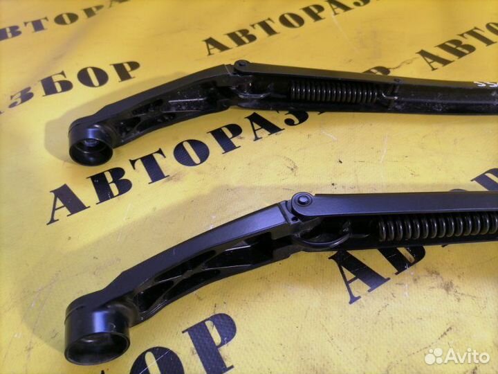 Поводок стеклоочистителя (дворников) Toyota Rav4