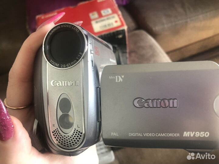 Видеокамера canon MV950