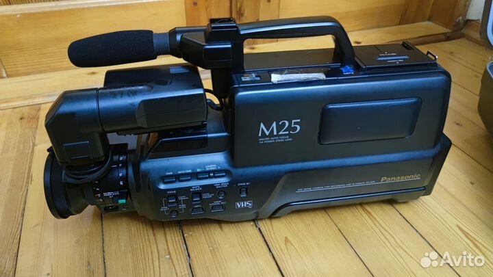 Видеокамера Panasonic M25