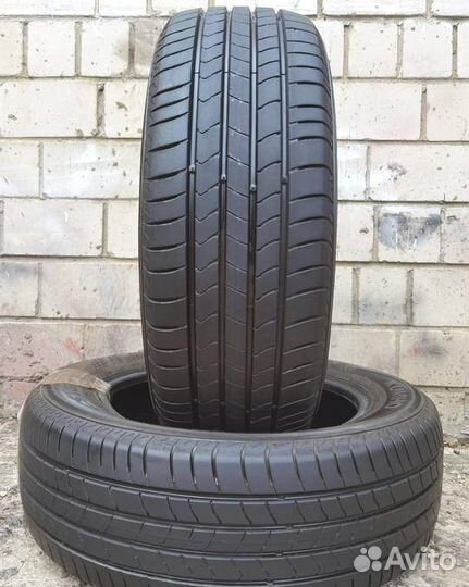 Kumho Ecsta HS51 215/60 R17 96H