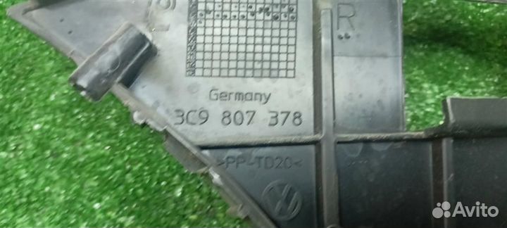 Направляющая заднего бампера правая VW Passat (B6
