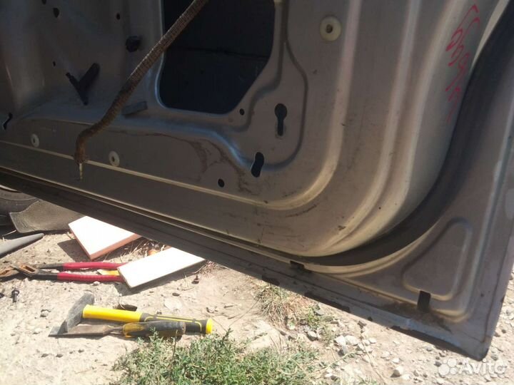 Дверь передняя левая Крайслер вояжор 4