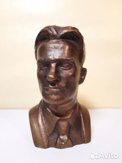 Бюст маяковский