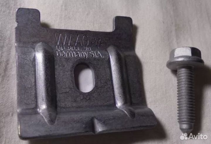 Планка крепления акб VAG