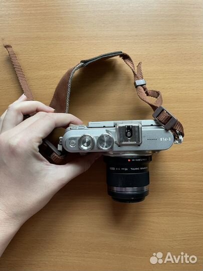 Olympus pen e pl8 + два объектива (кит и 45 мм)