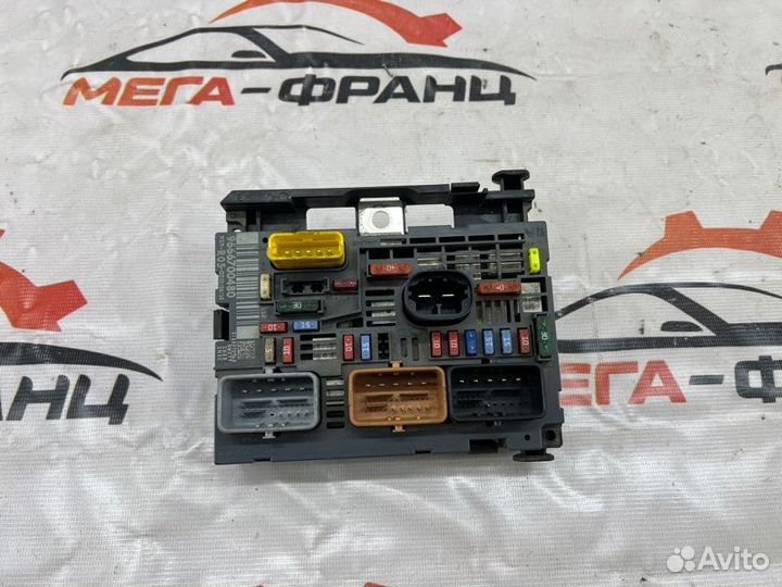 Блок предохранителей под капот Citroen C4 хэтчбек