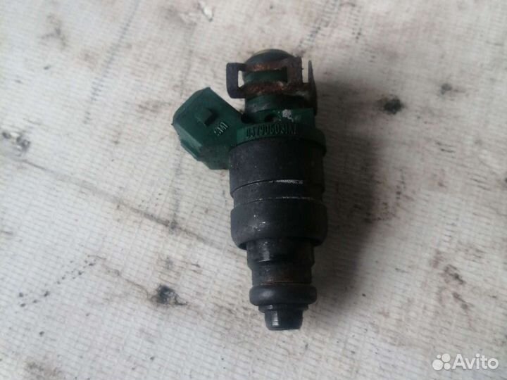 Форсунка топливная Volkswagen Golf 4, 1.6, AKL