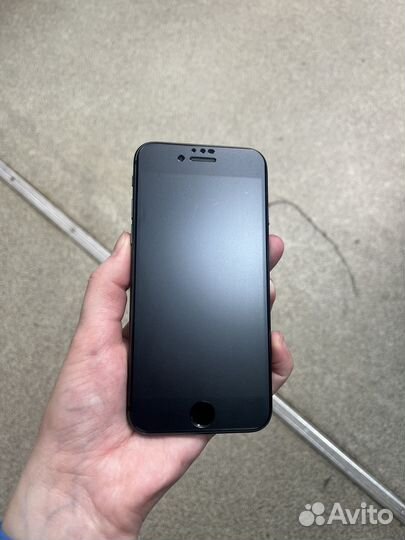 iPhone 8, 64 ГБ