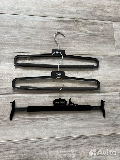 Вешалки/ плечики Jil Sander, Boss, Bottega Veneta