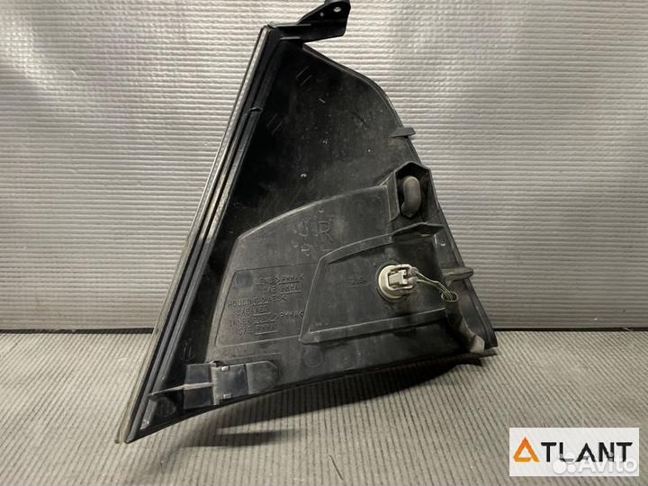 Габарит передний правый toyota granvia