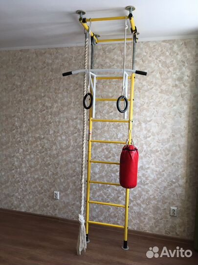 Шведская стенка с турником, грушей, кольцами