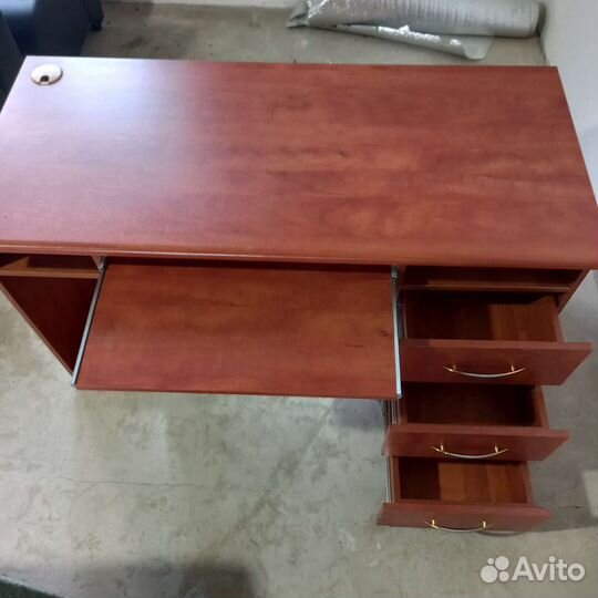 Стол офисный