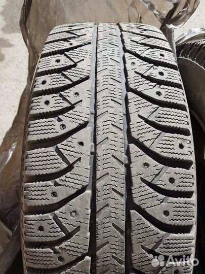 Bridgestone Ice Cruiser 7000 215/65 R16