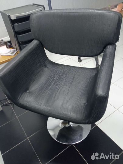 Парикмахерское кресло бу
