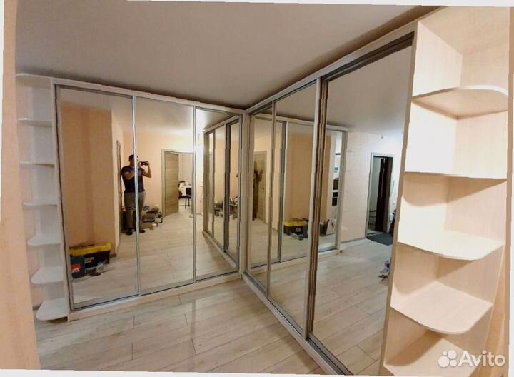 Шкаф с зеркалом