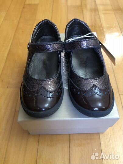 Туфли для девочки 25 размер новые