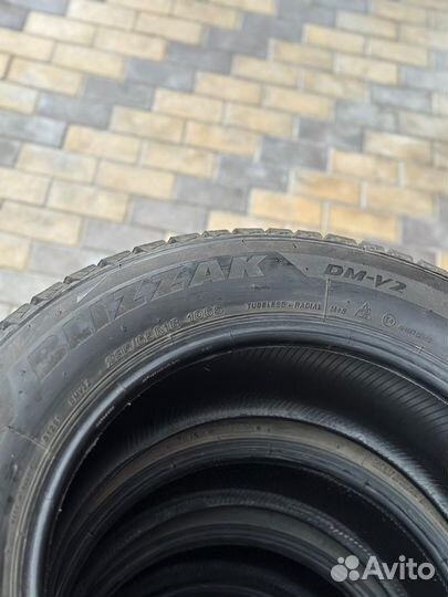 Bridgestone Blizzak DM-V2 235/65 R18 106S