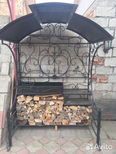 Мангал с крышей