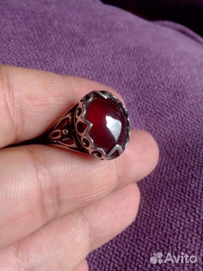 Роковая красота граната