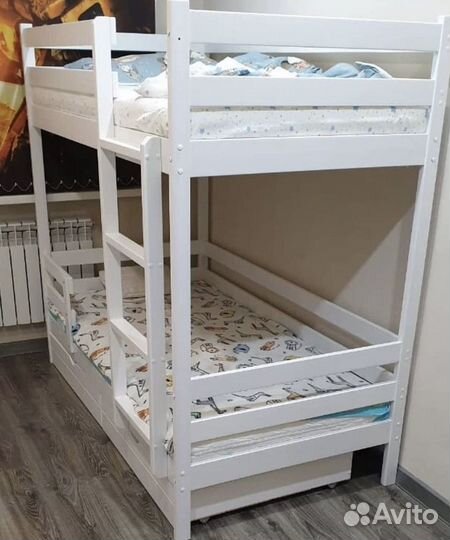 Двухъярусная кровать белая