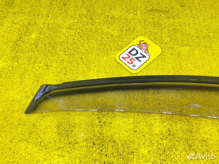 Ветровик на дверь передний левый Toyota