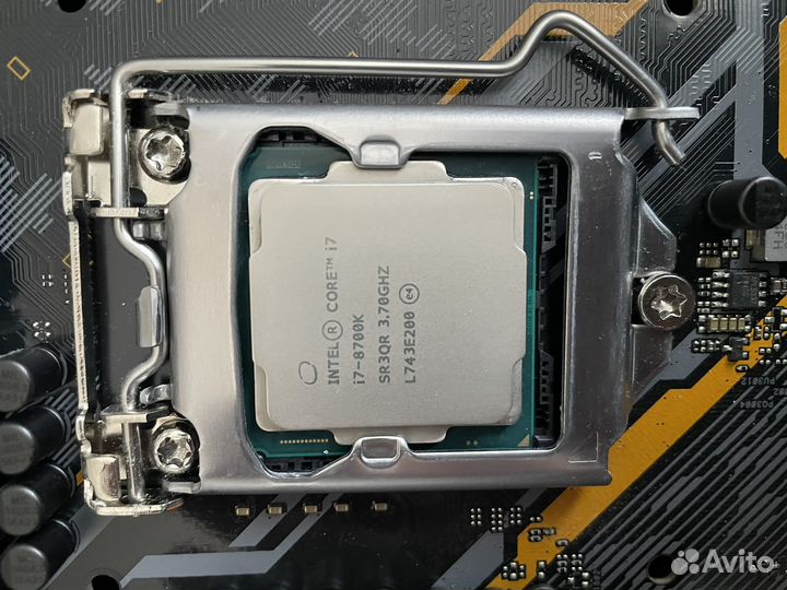 I7 8700k, Asus TUF Z390, Corsair ddr-4 3000