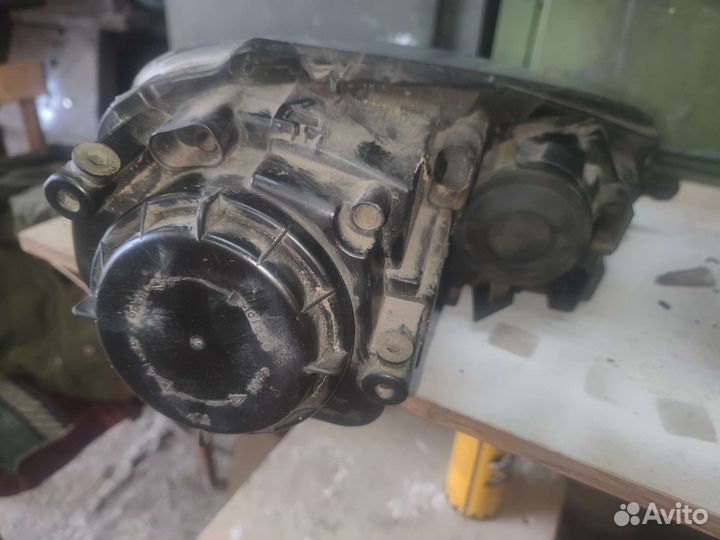 Фара левая vw jetta golf 5