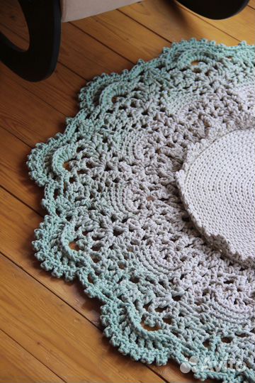 Вязанный ковёр ручной работы