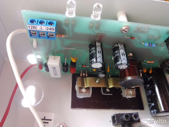 Источник вторичного электропитания