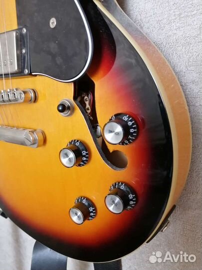 Полуакустическая электро гитара
