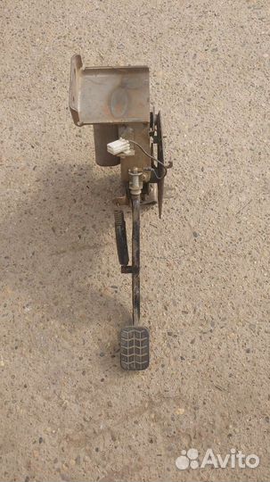 Педаль стояночного тормоза Kia Carnival 1 2000 год