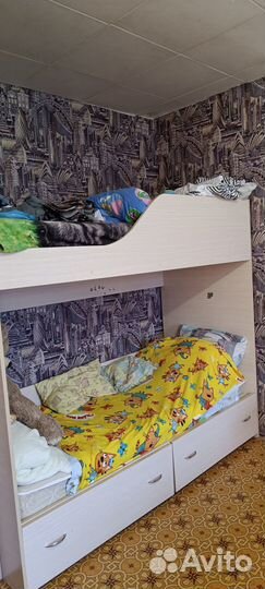 Двухъярусная кровать