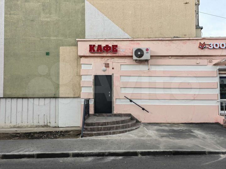 Отдельный вход первый этаж 180 м²