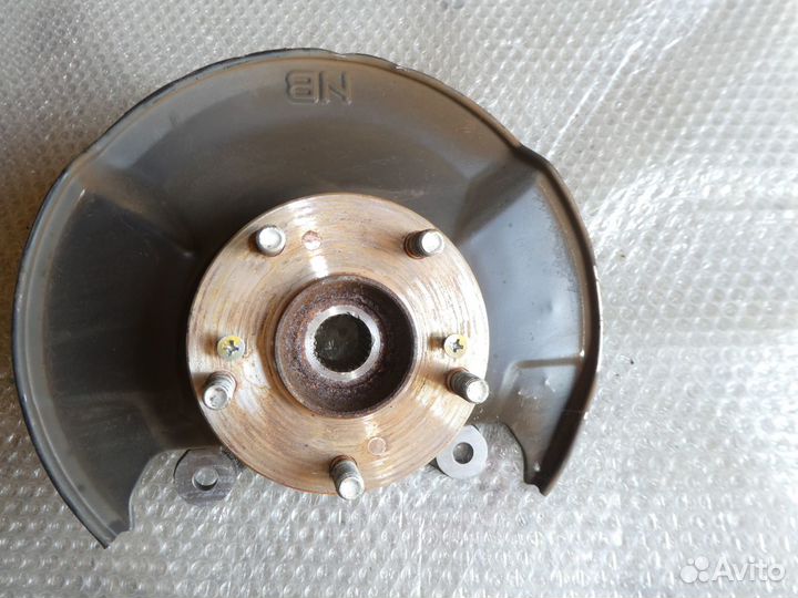 Кулак передний левый Honda Civic 4D 1.8 L