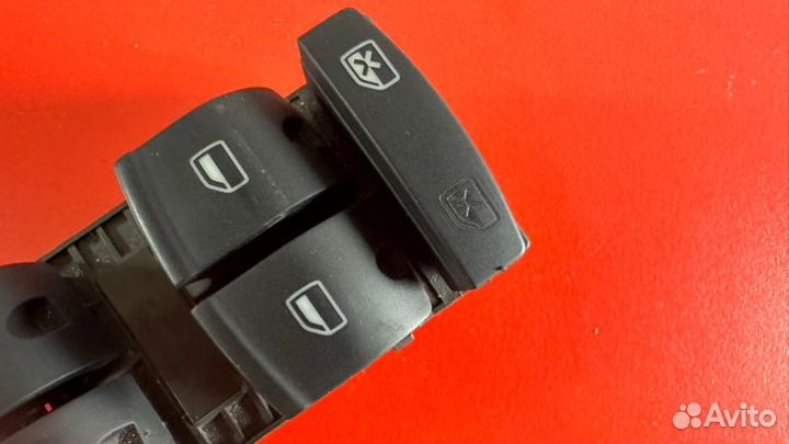 Блок управления стеклоподъемниками передний левый