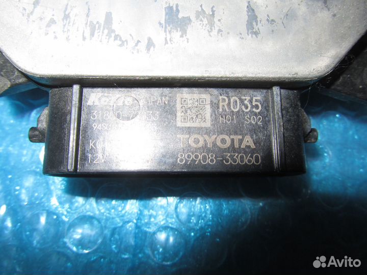 Блок управления фарой правый Toyota Camry V70 XV70