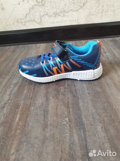 Кроссовки детские новые