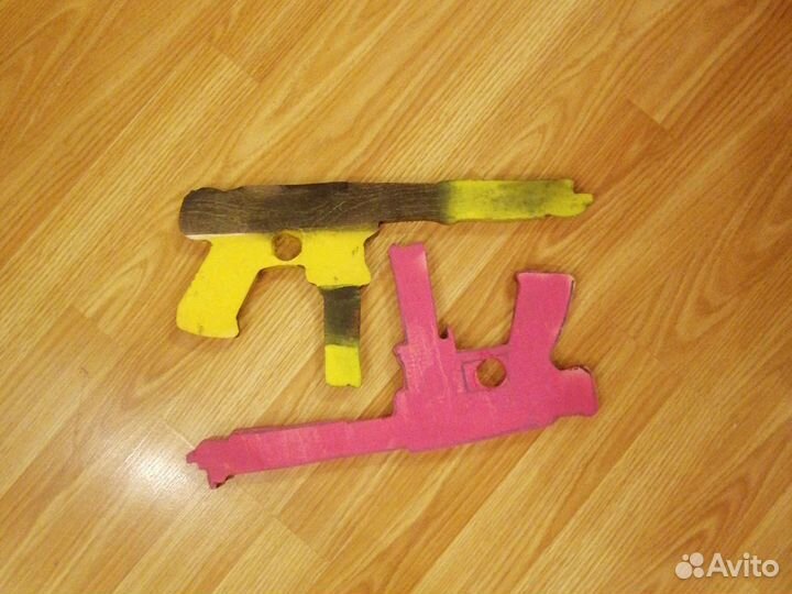 Деревянные пистолет