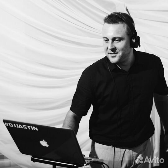 Диджей с оборудованием (звук, свет, караоке)