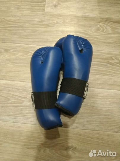 Перчатки для кикбоксинга