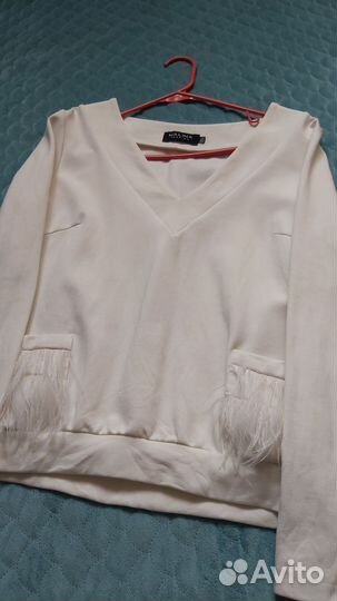 Кофта с перьями белая