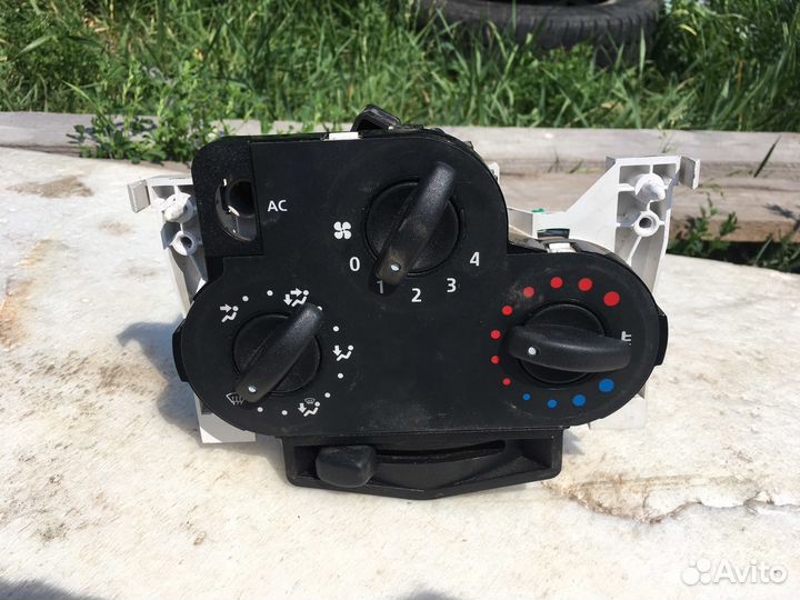 Блок управления отопителем Renault Logan 1