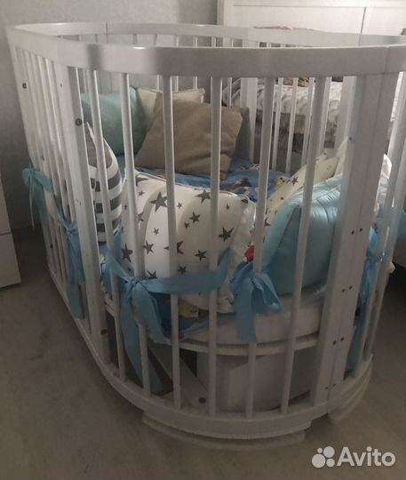 Детская кроватка с поперечным маятником